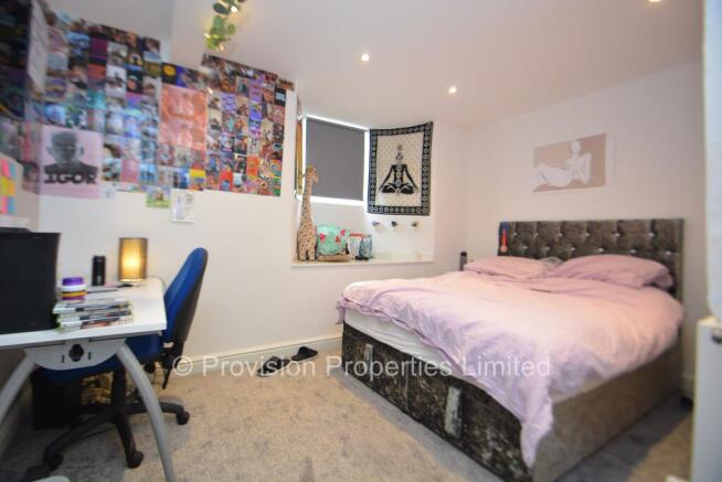 6 bed Terraced to rent Image 5