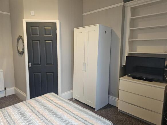 5 bed House Share to rent Image 12
