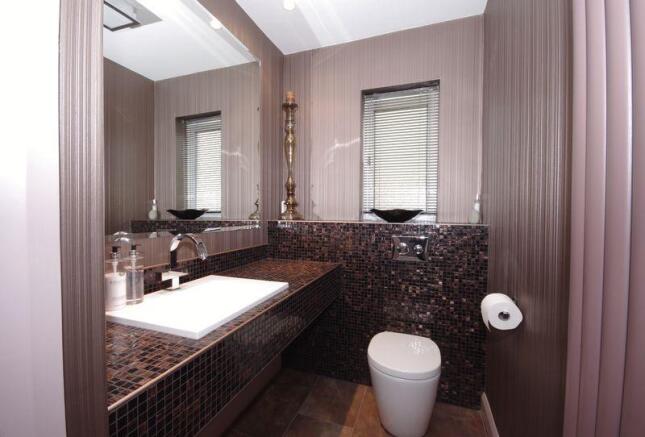 Cloakroom / WC