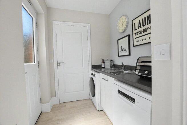 4 bed Detached for sale Image 11