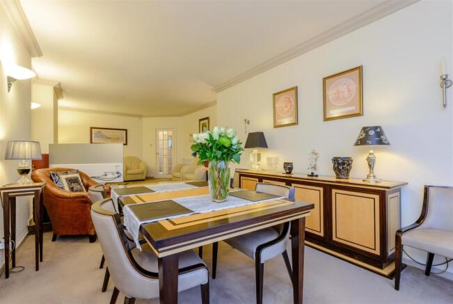 8374493-interior06.jpg