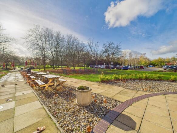 CAM01909G0-PR0420-STILL003