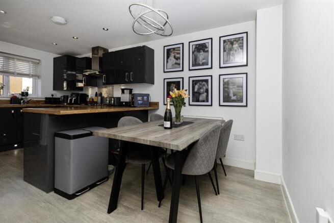 3 bed Semi-Detached for sale Image 8
