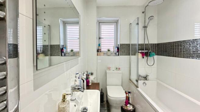 3 bed Semi-Detached for sale Image 9