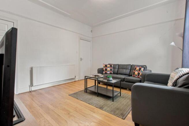 5 bed House to rent Image 3