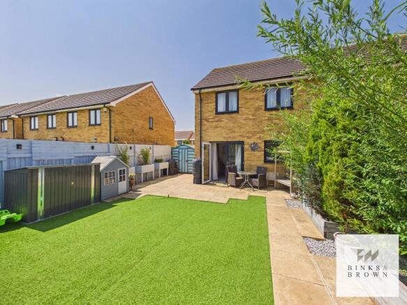Sanderling Close, East Tilbury, Essex, RM18 8FF photo 4