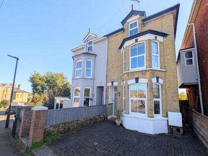 Bellevue Road, Cowes, PO31