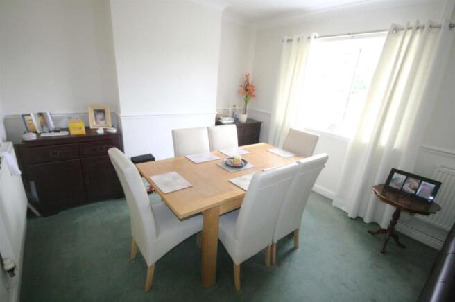 LOUNGE/ DINING ROOM