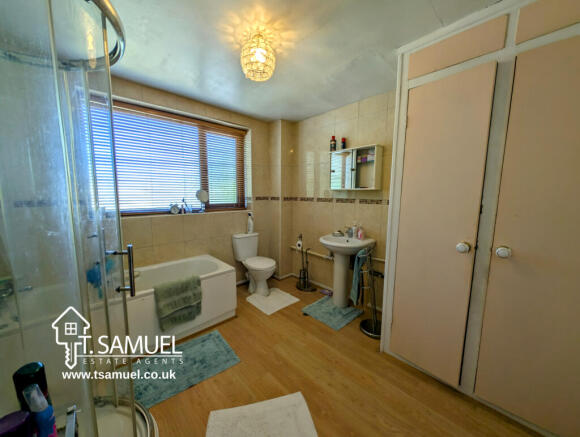 Upstairs bathroom