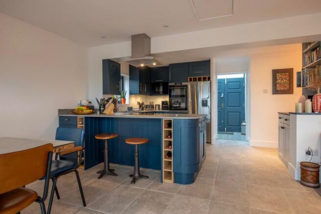 5 bed House for sale Image 9