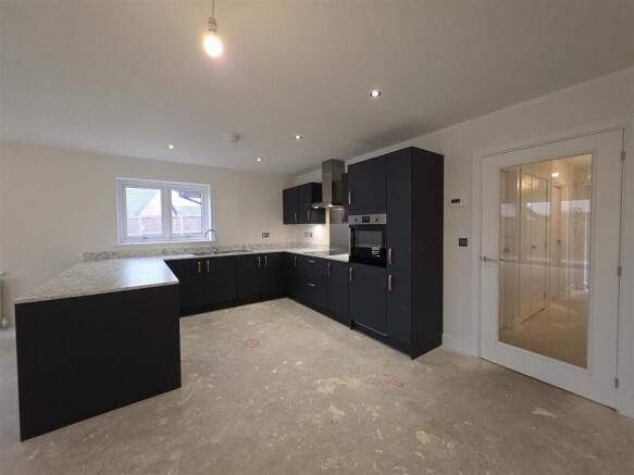 3 bed Detached Bungalow for sale Image 4