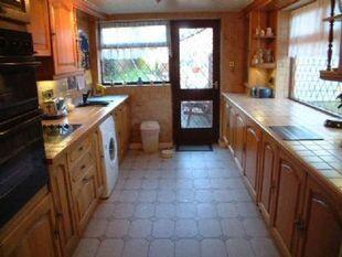 Kitchen/Breakfast Room:-Kitchen area
