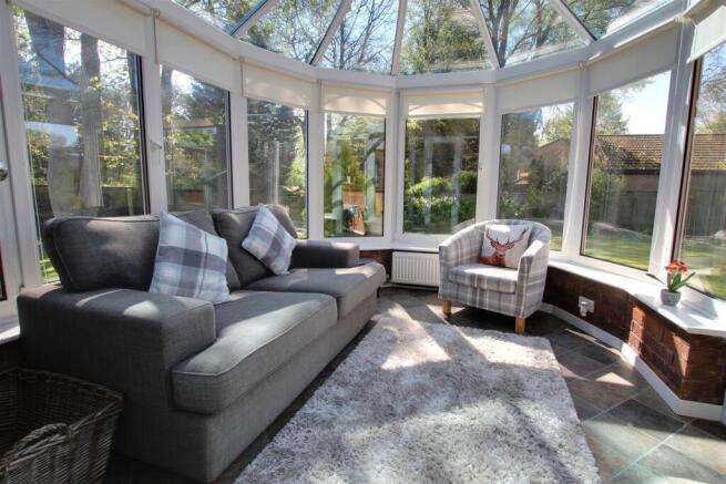 4 bed Detached for sale Image 12