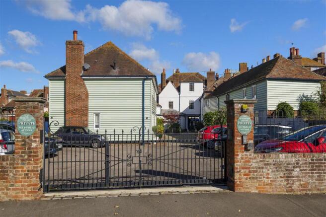 7, Bedlington Square, Faversham photo 4