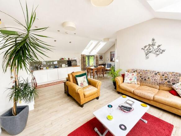 2 bed Apartment for sale Image 5