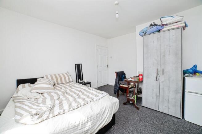 4 bed Semi-Detached for sale Image 8