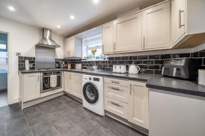 1371769-8-6903941cd5b02