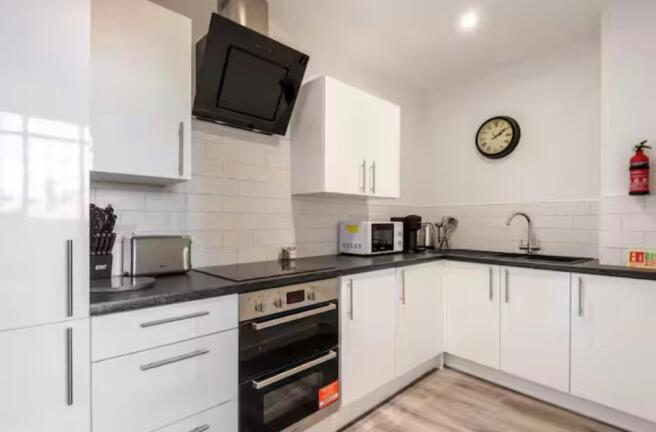 2 bed Apartment to rent Image 4