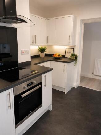 Kitchen 2.jpeg
