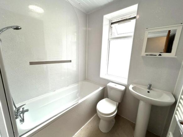 Bathroom 2.jpeg