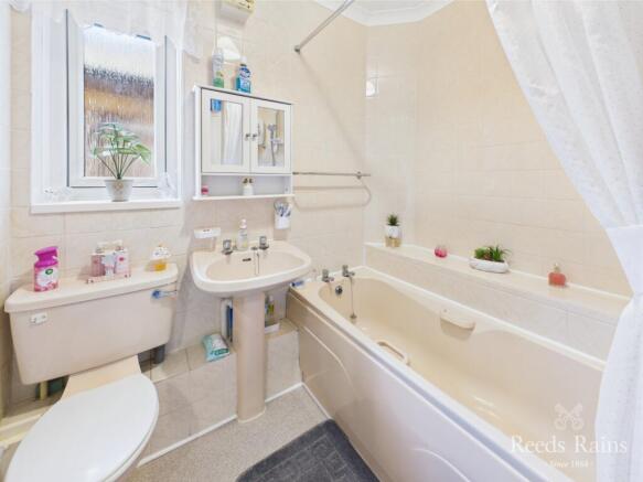 2 bed Apartment for sale Image 10