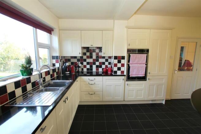 KITCHEN/BREAKFAST RO