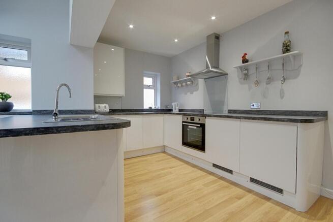 3 bed Semi-Detached to rent Image 4