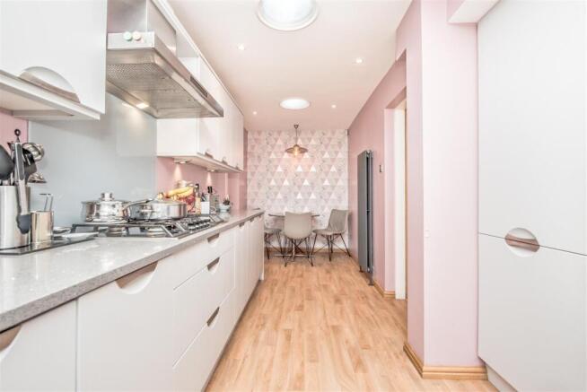 4 bed Detached for sale Image 9