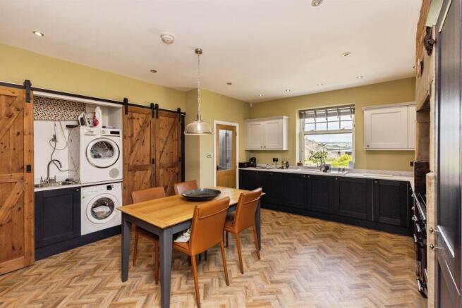 2 bed Semi-Detached Bungalow for sale Image 9