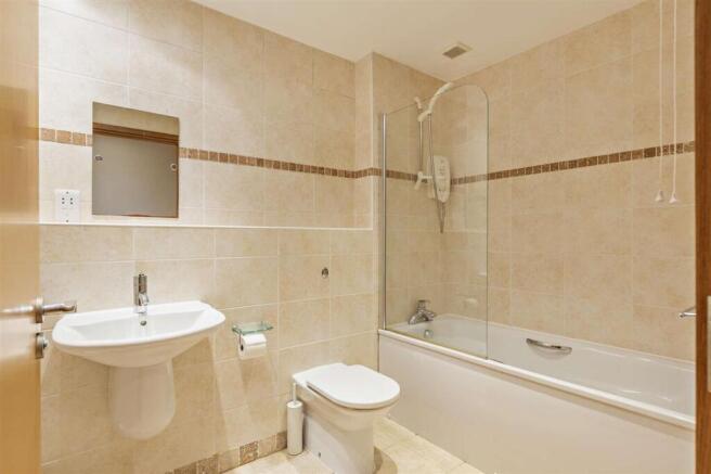 BATHROOM/WC