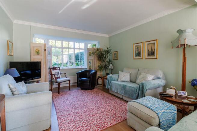 SITTING/DINING ROOM