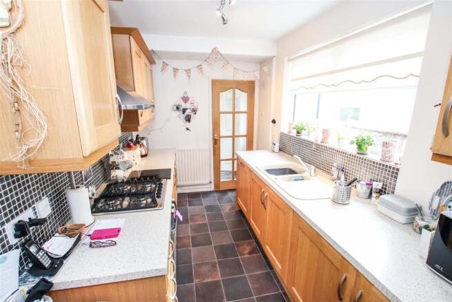 LUXURY FITTED KITCHEN