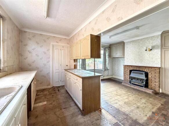 3 bed Semi-Detached for sale Image 5