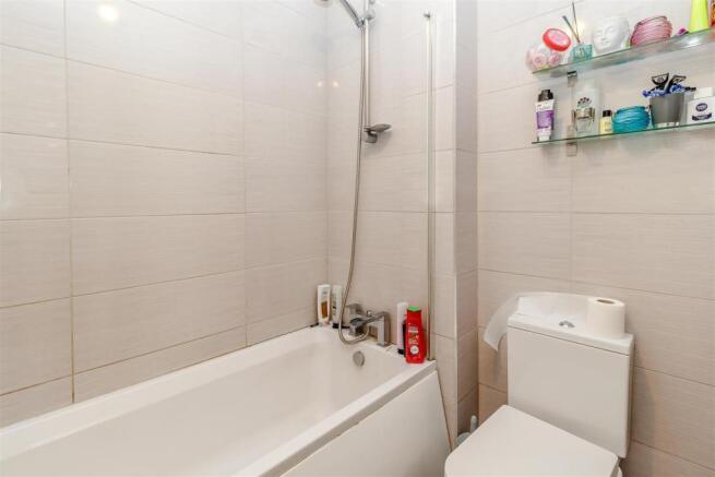8403354-interior11.jpg