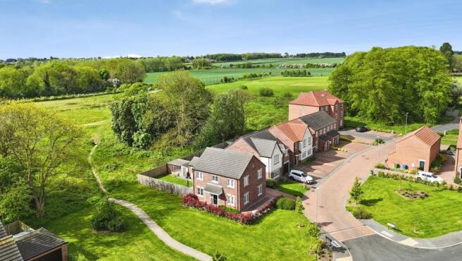 4 bed Detached for sale Image 9