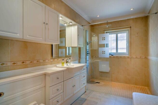 En Suite Bathroom