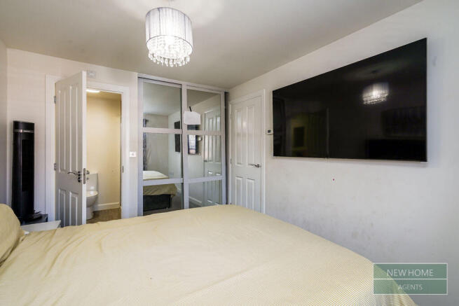 4 bed Detached for sale Image 11