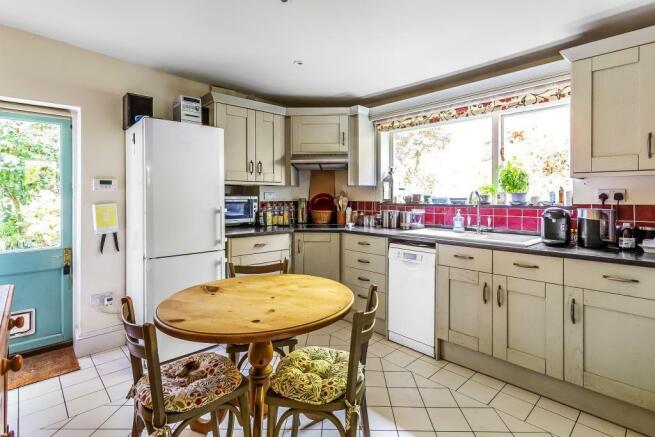 Kitchen 2.jpg
