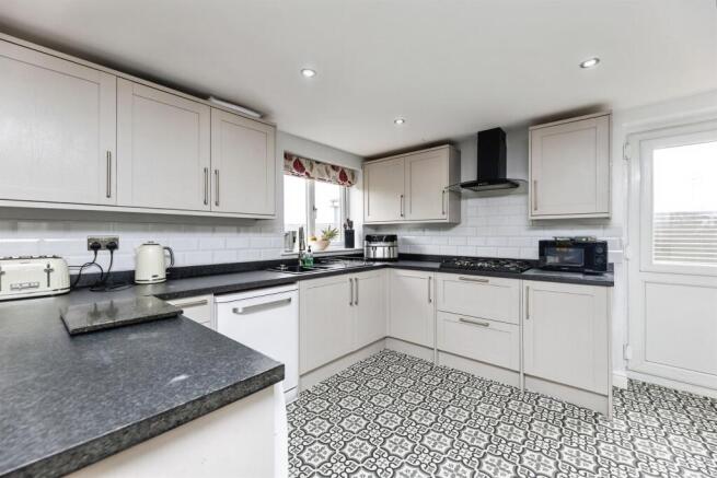 3 bed Semi-Detached for sale Image 6