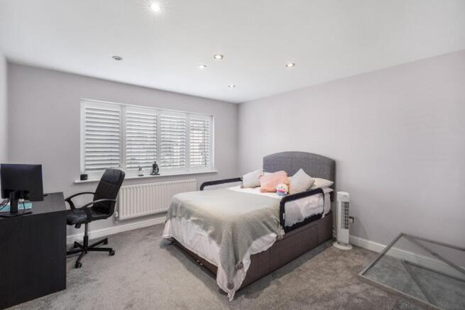 4 bed Detached for sale Image 10