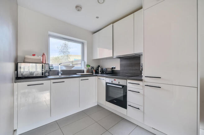 1383305-11-691c5d...