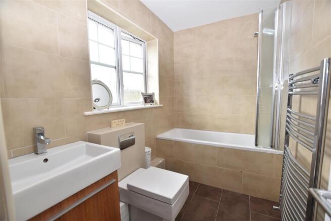 FAMILY BATHROOM/WC