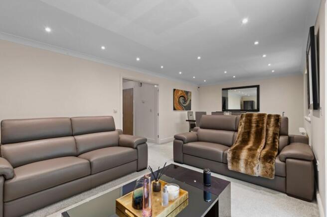 4 bed Detached for sale Image 8