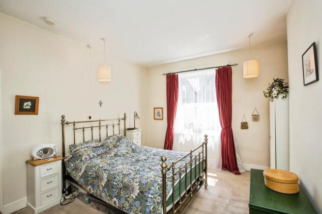 5 bed Terraced for sale Image 8
