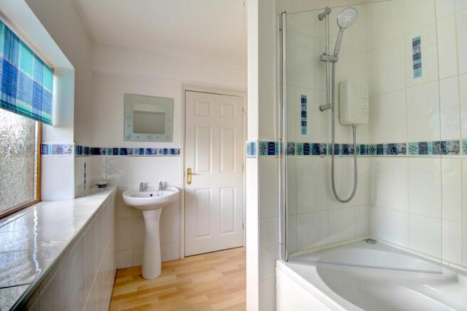 Family Bathroom (alt view)