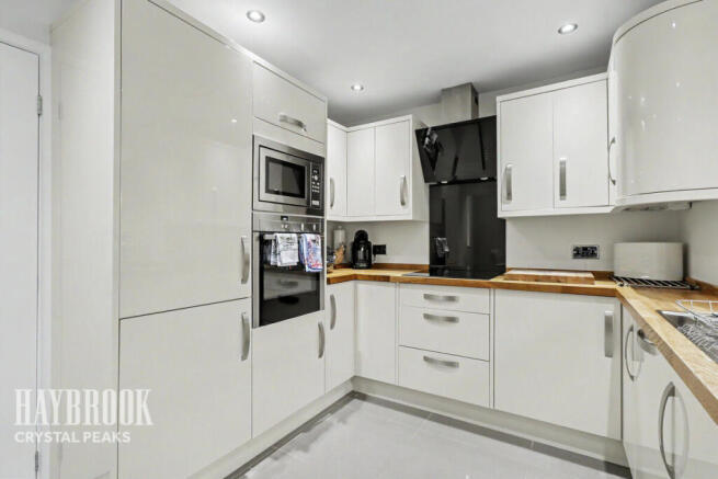 4 bed Detached for sale Image 8