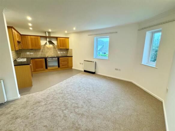 6 Trehellan Heights Lounge and Kitchen