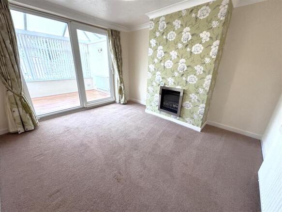 3 bed Semi-Detached for sale Image 4