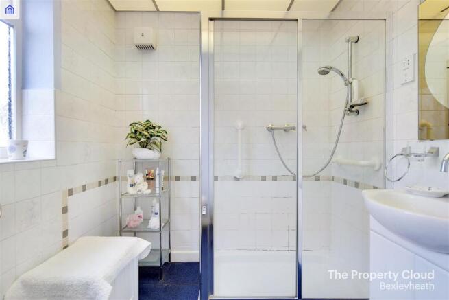 21_Bathroom_15.jpg