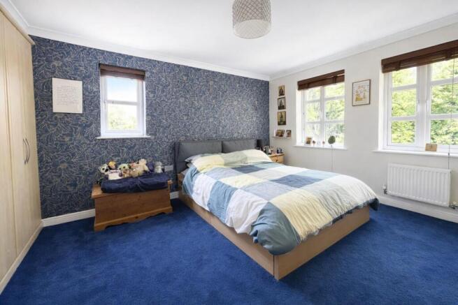 4 bed Semi-Detached for sale Image 11